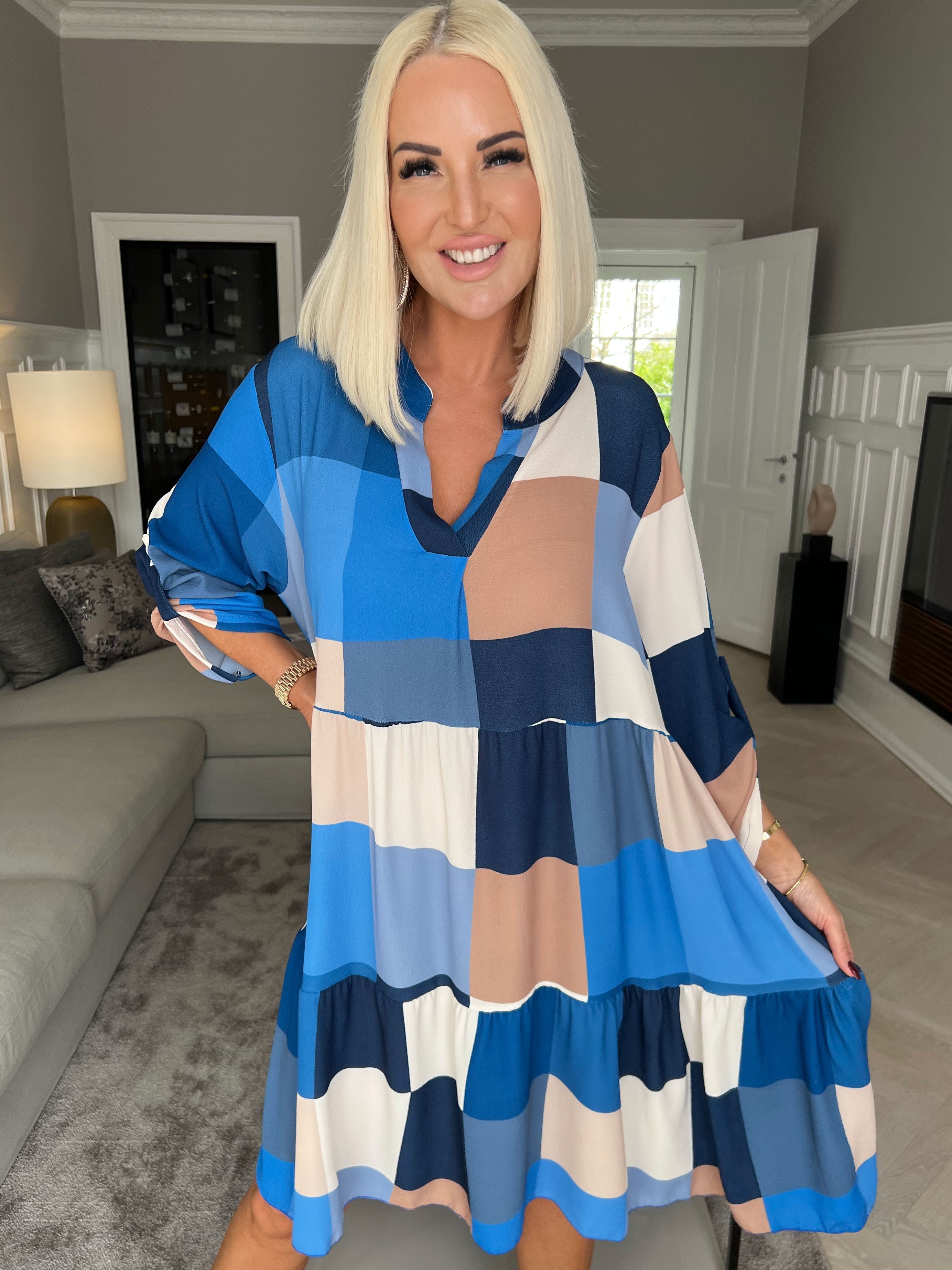 Vanesa Layer Dress - Täckt flerfärgad med volanger vid fållen - Purple